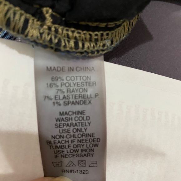 Vince Camuto Jeans - Picture 4 of 4